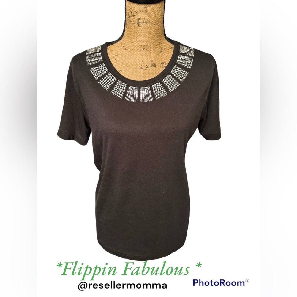 Isaac's Designs Casuals ~ Women's black Tee size medium